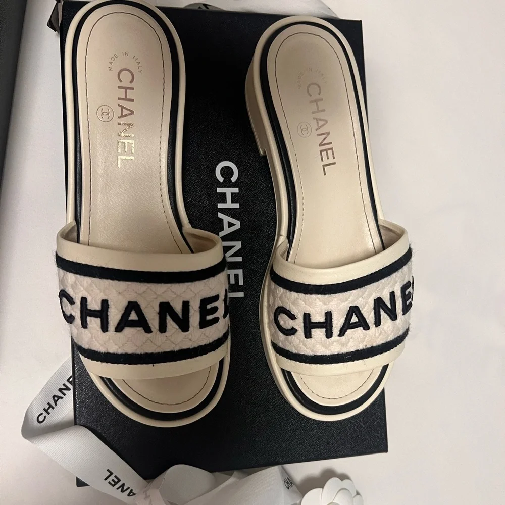 I Am Selling Chanel sleepers, if your correct size is 7,5 so you can buy it ) - Picture 9 of 9